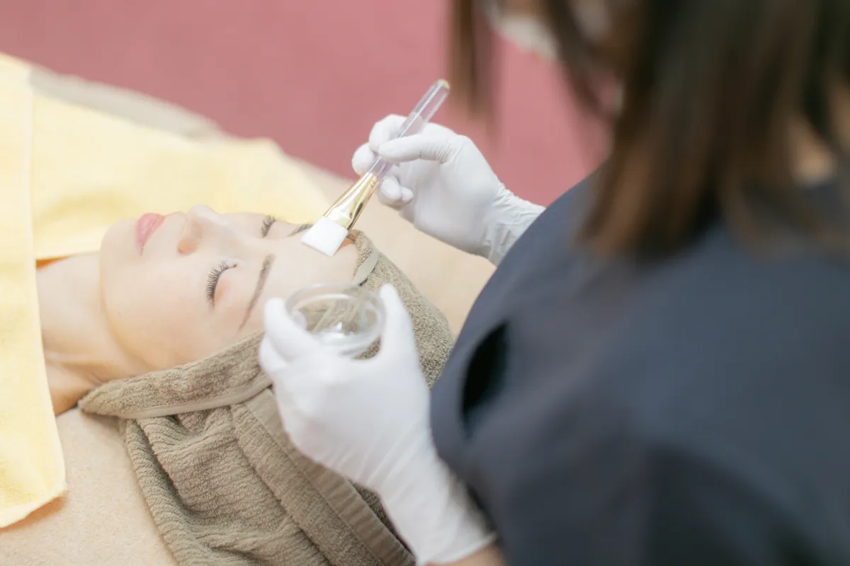 西千葉にある自由が丘クリニックソフィアの医師によるケミカルピーリング