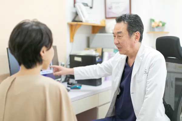 西千葉にある自由が丘クリニックソフィアの医師によるカウンセリング風景