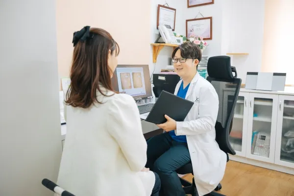 西千葉にある自由が丘クリニックソフィアの医師によるカウンセリング風景