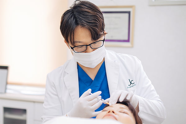 坂田医師の注入シーン
