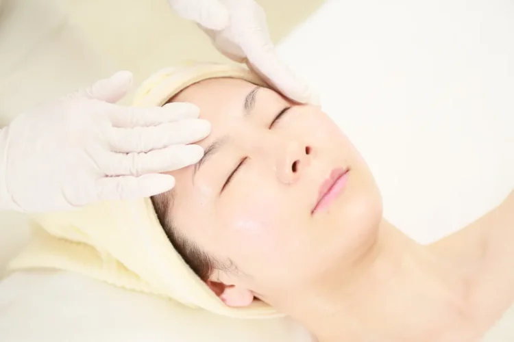 サリチル酸ピーリングの施術風景