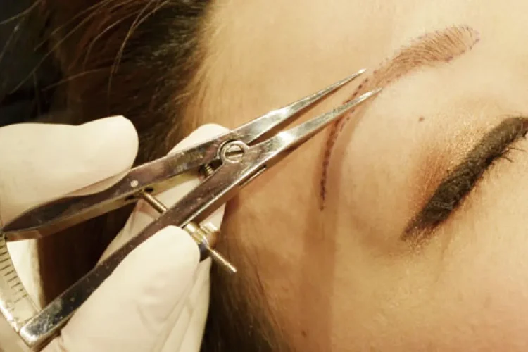 アートメイクの施術風景