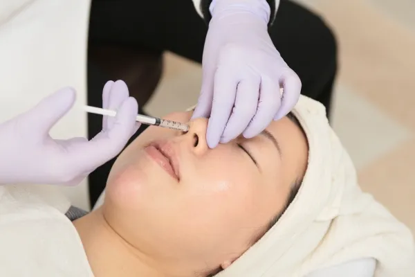 鼻の花粉症ボトックスの治療風景